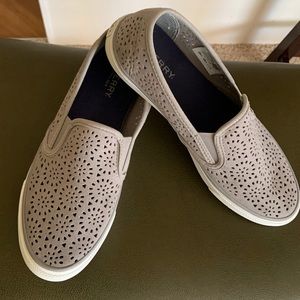 Sperry Seaside Nautical Perforated Gray Sneakers size 9.